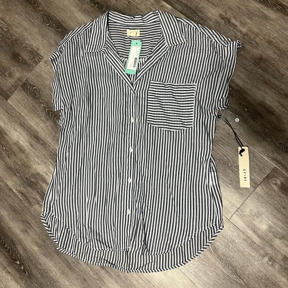 Button down top - Picture 2 of 3